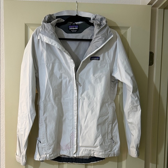 Patagonia Women's White Rain and Wind Jacket - Picture 1 of 2